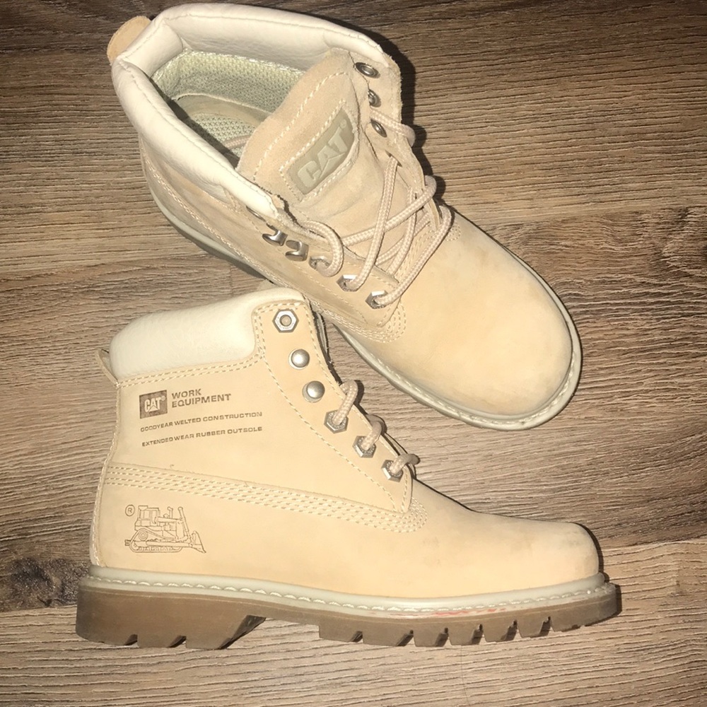 Beige boots
